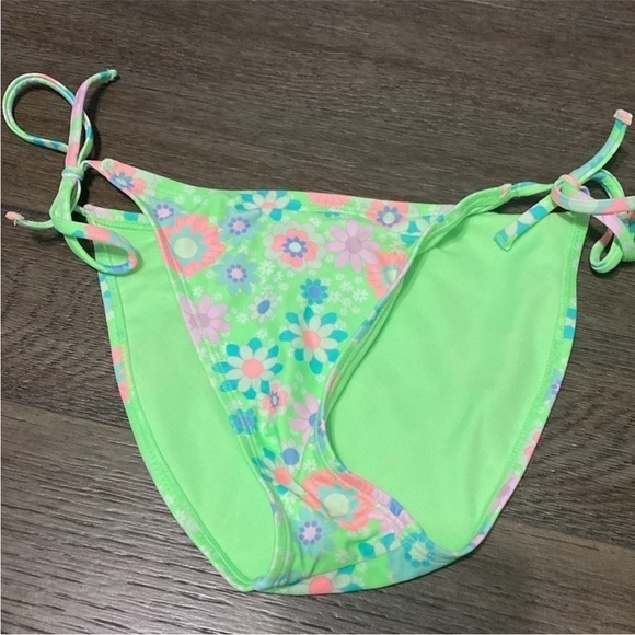 Floral Green bottom and green bikini top - Picture 1 of 2